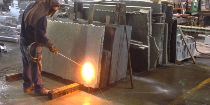 Flamed Finish Process in Granite Slabs